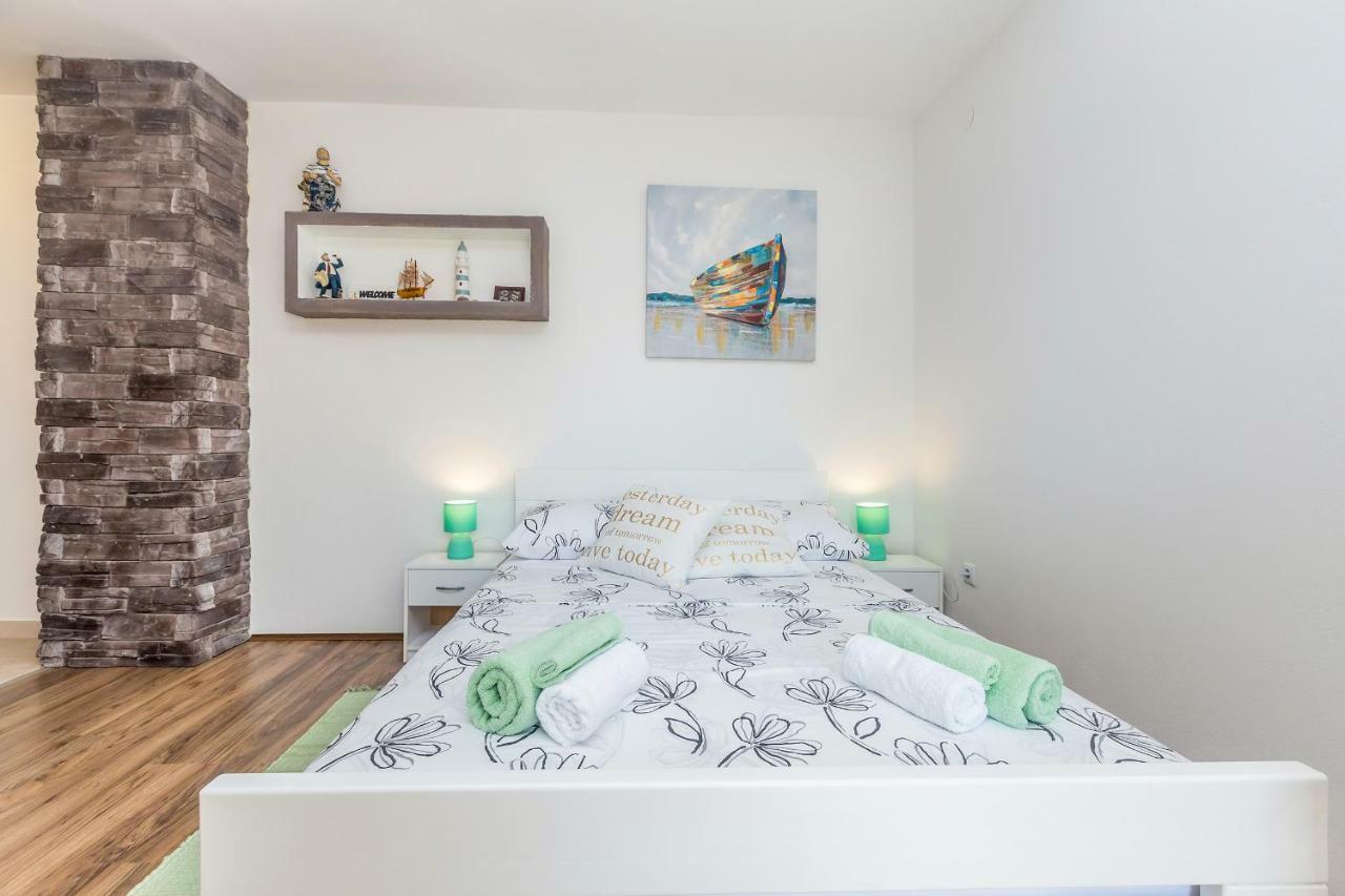 Апартаменти Studio Apartman Magdalena Омишаль Екстер'єр фото