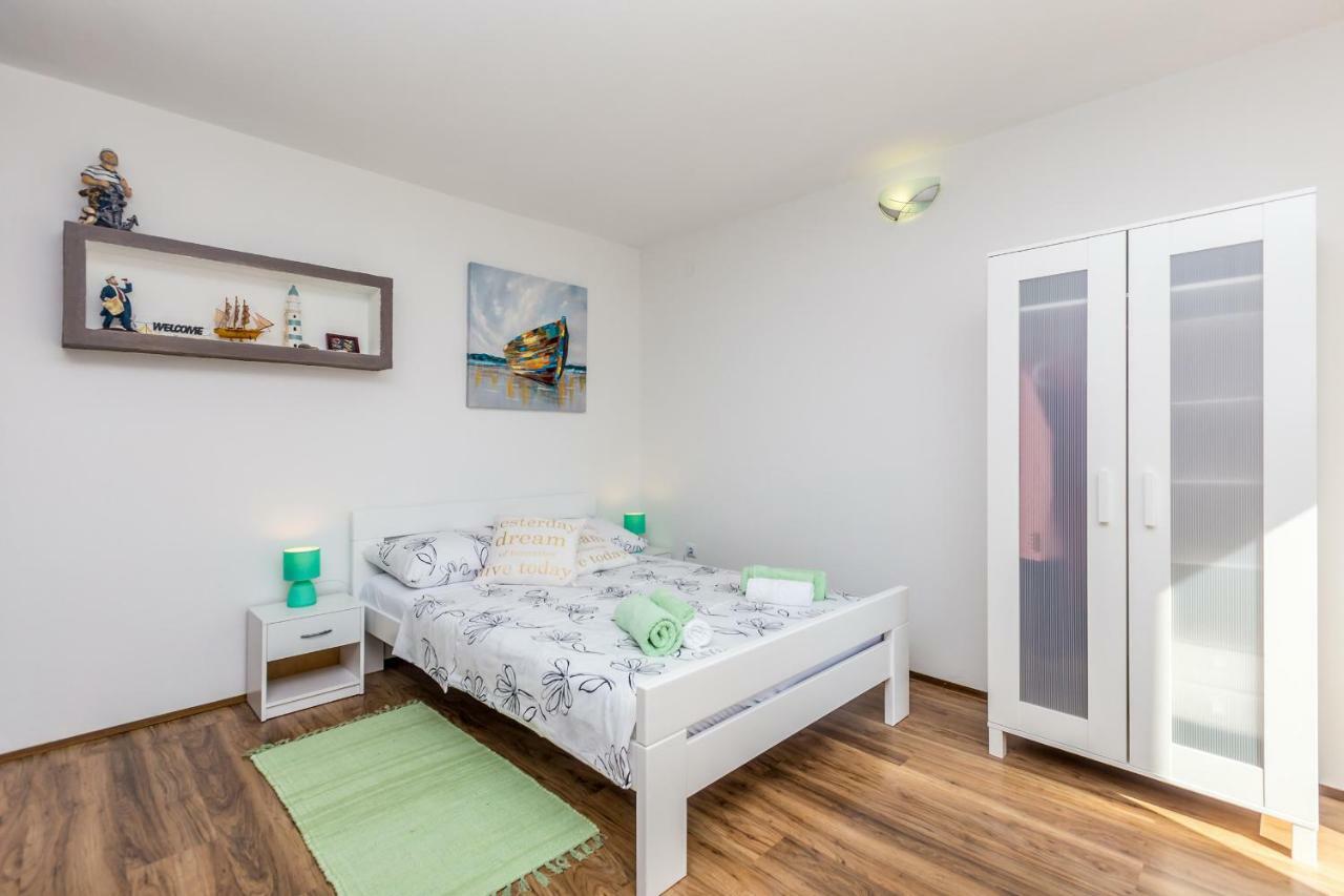 Апартаменти Studio Apartman Magdalena Омишаль Екстер'єр фото