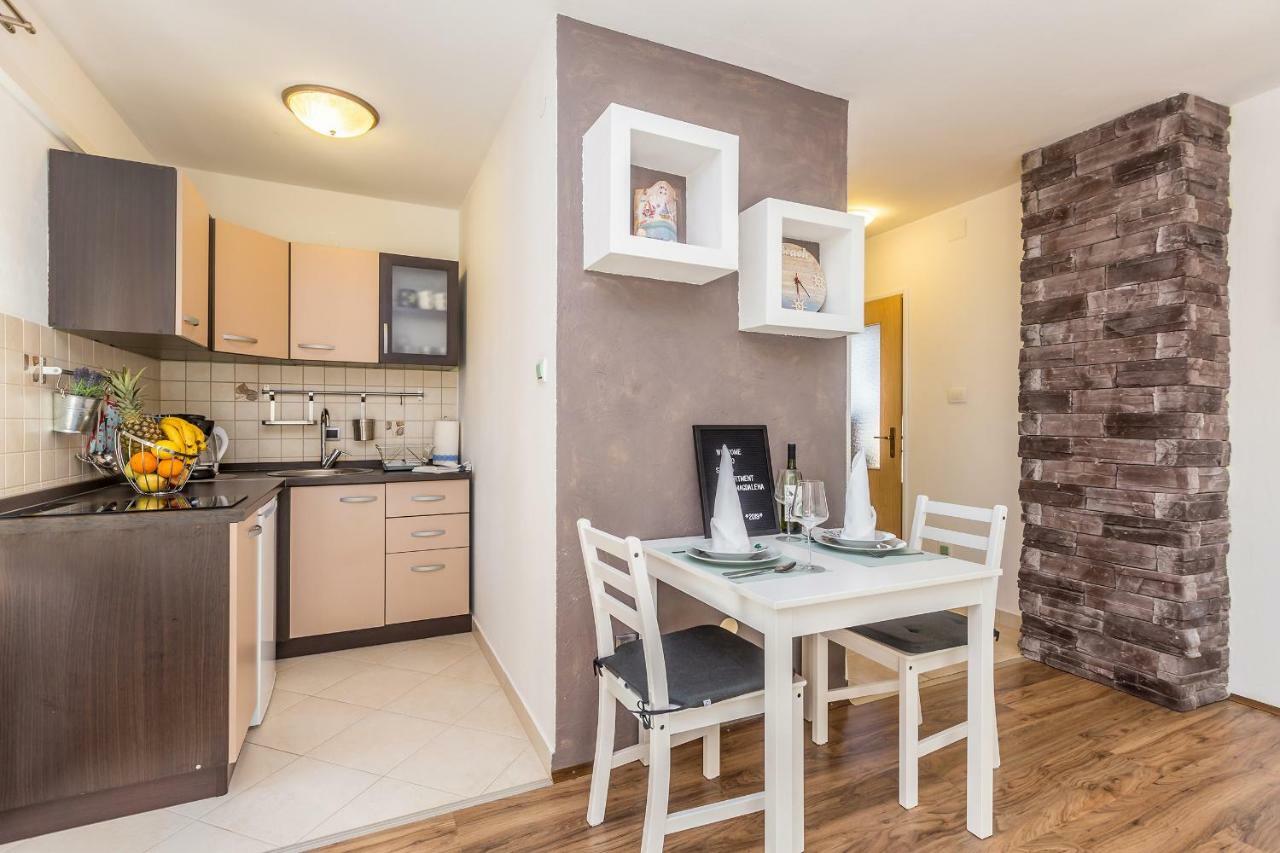Апартаменти Studio Apartman Magdalena Омишаль Екстер'єр фото