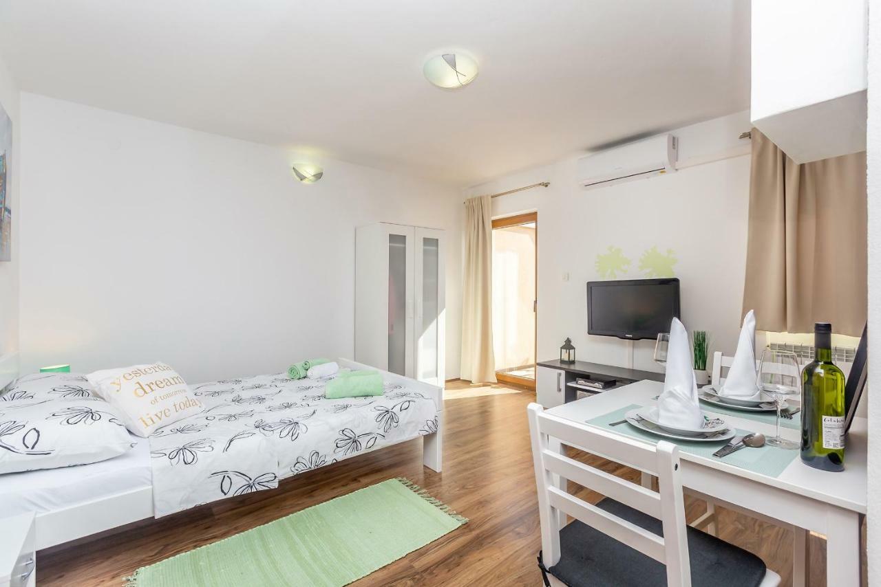 Апартаменти Studio Apartman Magdalena Омишаль Екстер'єр фото